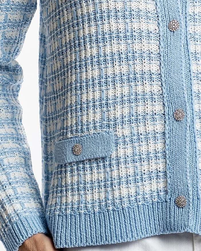 Chaqueta Estilo "Channel" Celeste con Detalle de Cinta: La Elegancia Atemporal que Abraza tu Libertad — vista 2